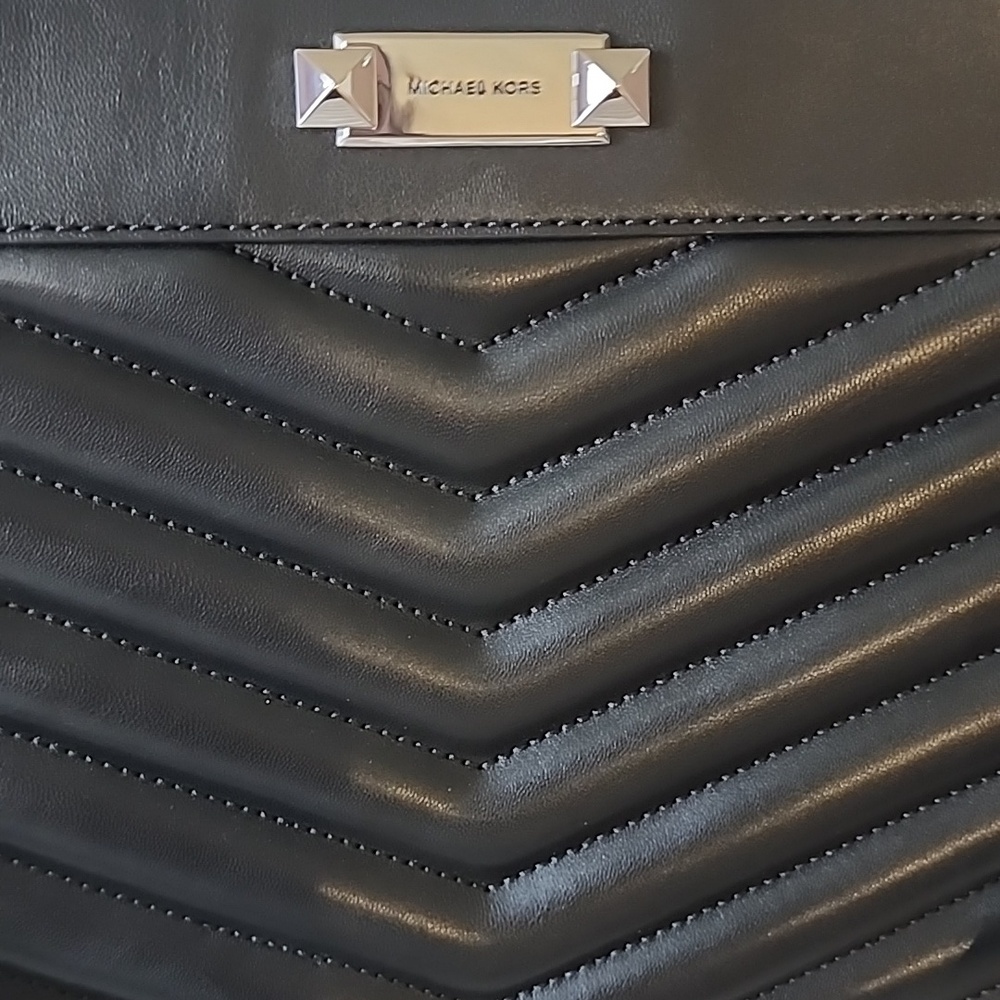 NWOT MICHAEL Michael Kors Black Quilted Shoulder Bag - Picture 2 of 10